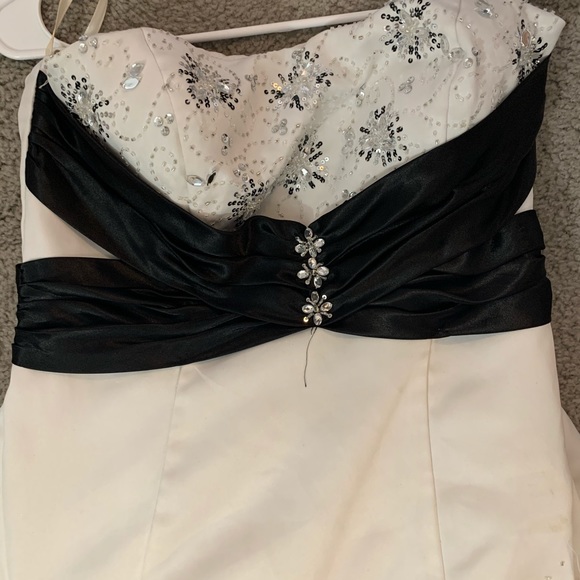 White Ruffled Dress - Picture 5 of 6